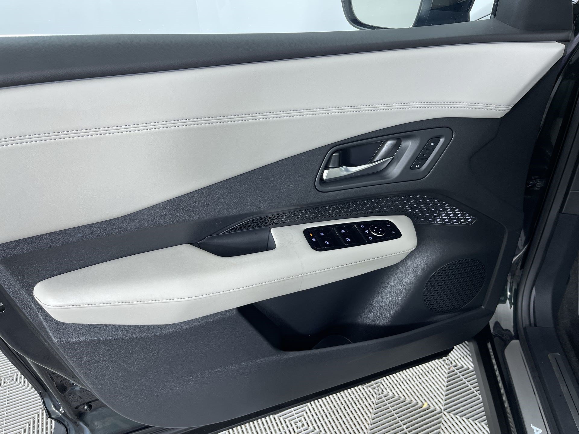 Certified 2024 Nissan Ariya AWD image 14