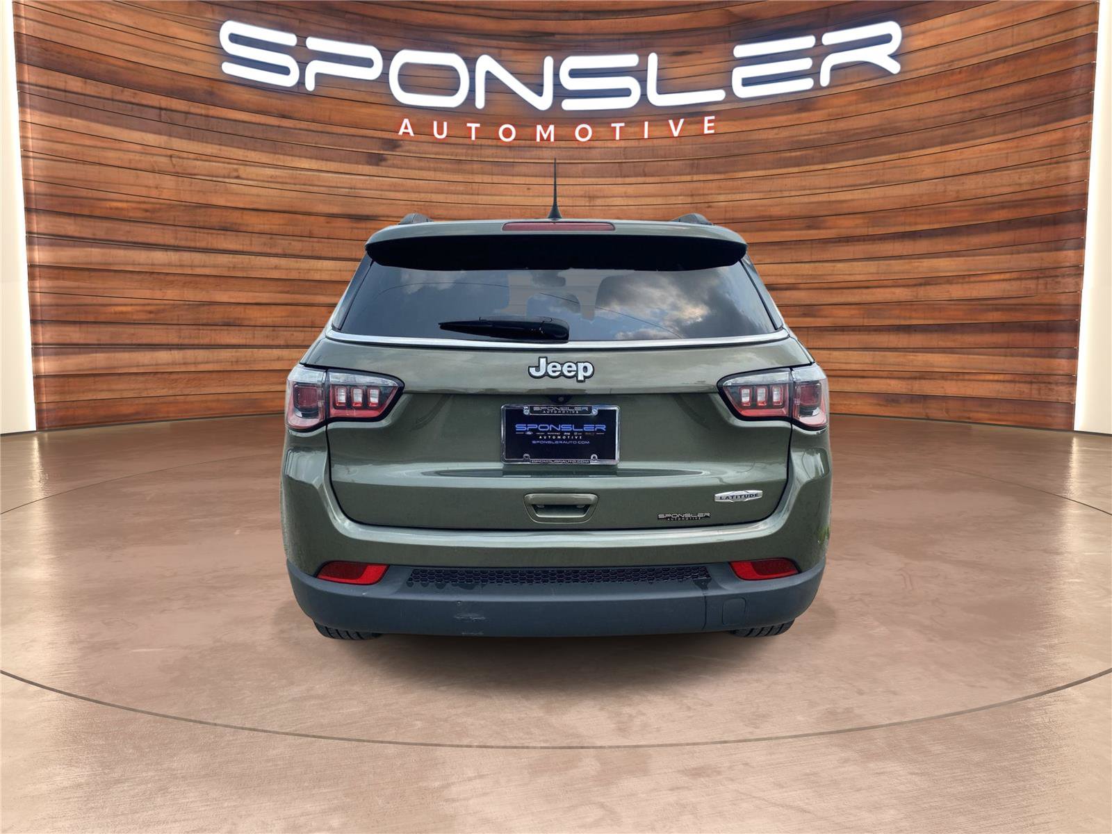 Used 2018 Jeep Compass Latitude w/ Popular Equipment Group FWD image 6