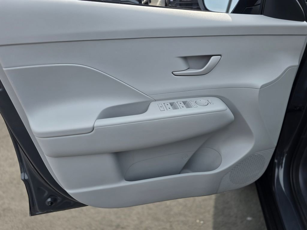 Used 2025 Hyundai Kona SE image 20