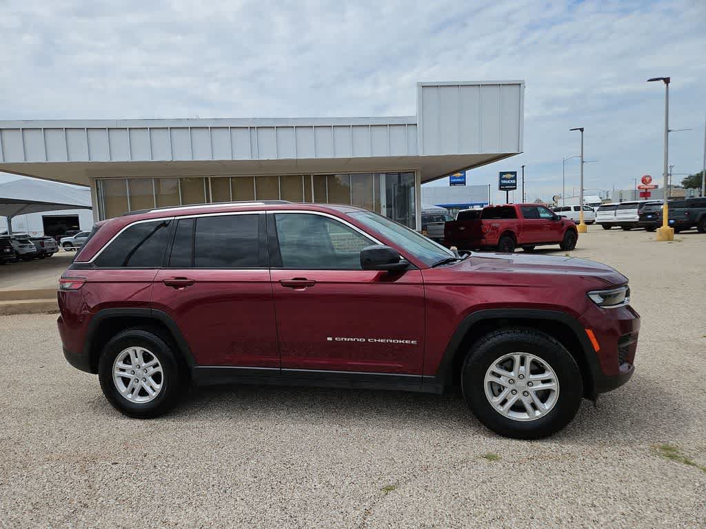Used 2024 Jeep Grand Cherokee Laredo RWD image 9