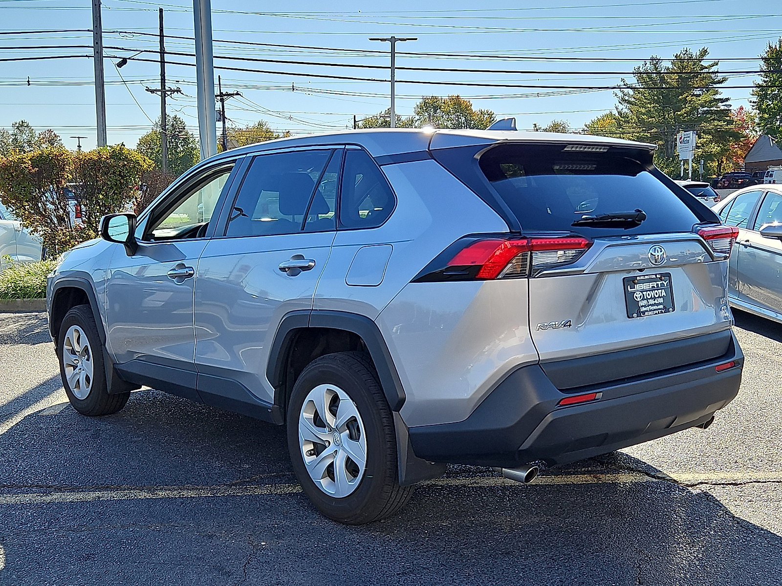 Used 2024 Toyota RAV4 LE AWD/4WD image 4