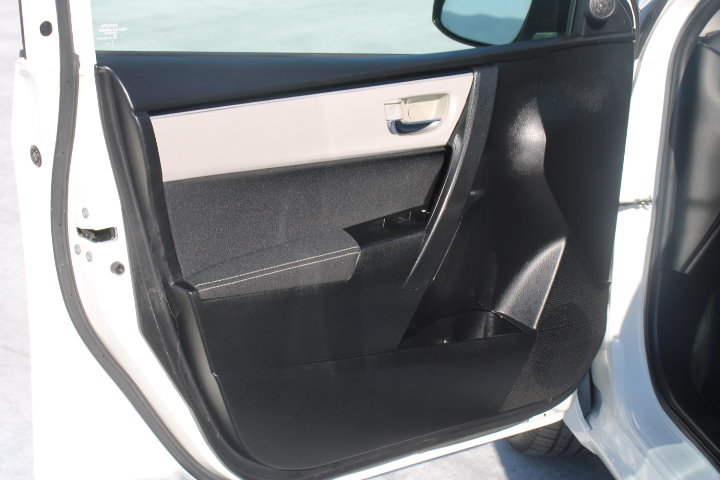 Used 2017 Toyota Corolla LE w/ Carpet Mat Package (TMS) FWD image 10