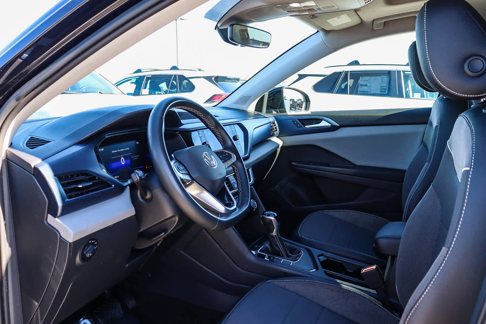 Used 2023 Volkswagen Taos SE w/ Panoramic Sunroof Package image 18