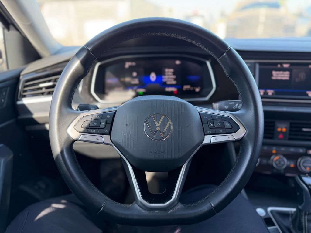 Used 2023 Volkswagen Jetta SE FWD image 6