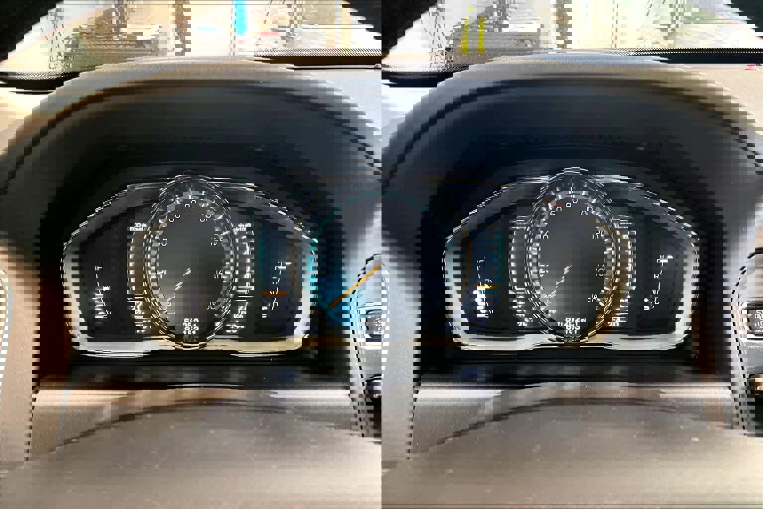 Used 2017 Volvo XC60 T6 Inscription w/ Climate Package AWD/4WD image 25