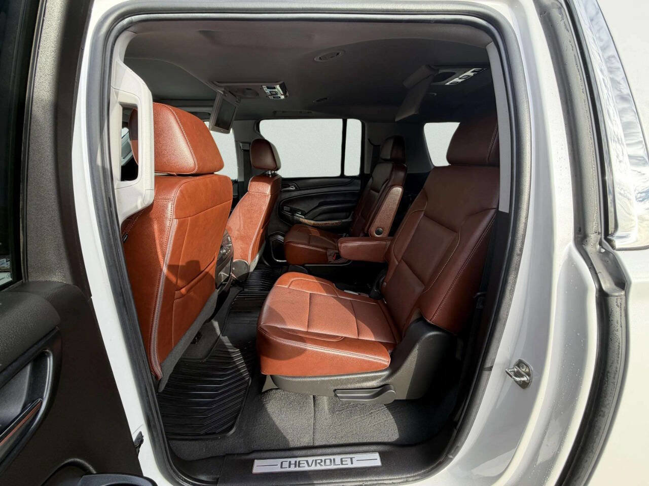 Used 2019 Chevrolet Suburban Premier w/ Premier Plus Edition image 27