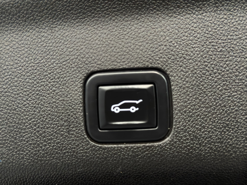 Used 2022 Chevrolet Suburban High Country AWD/4WD image 24