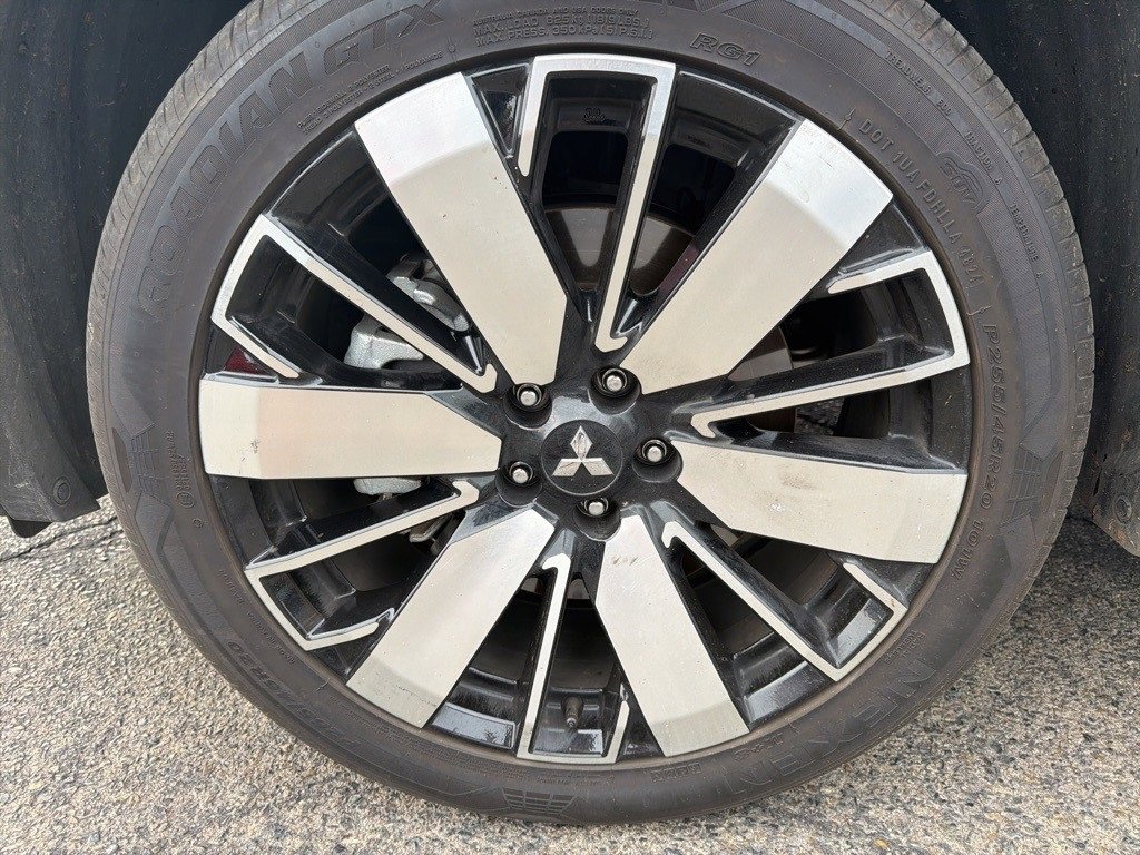 Used 2025 Mitsubishi Outlander SE image 8