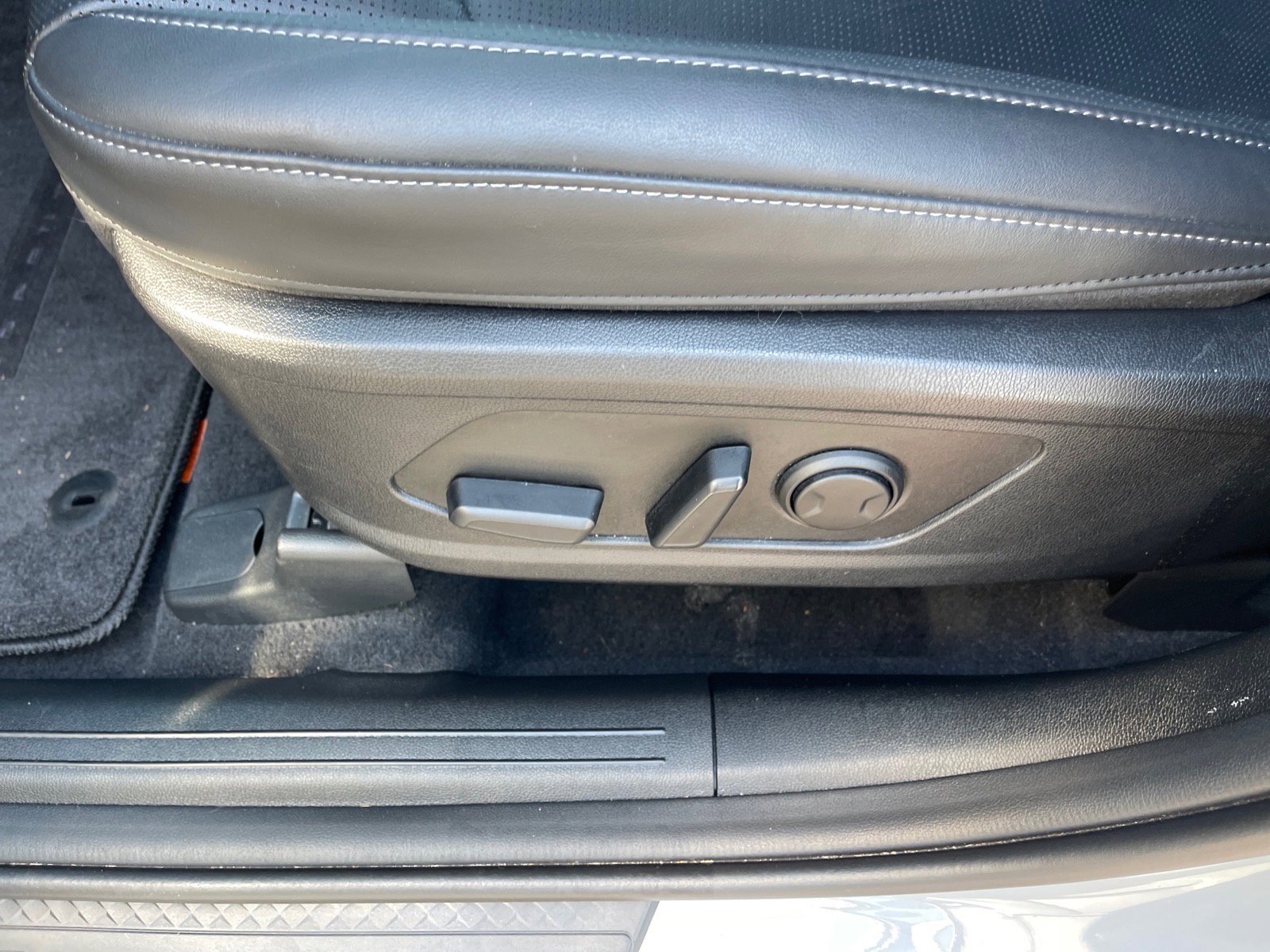 Used 2025 Kia Sorento S w/ Panoramic Sunroof Package image 9