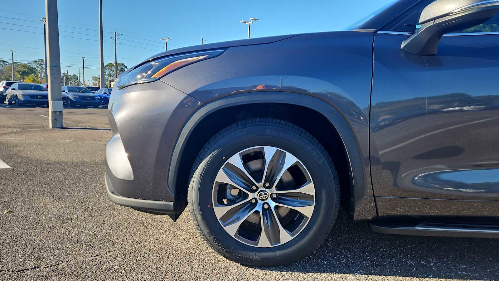 Used 2023 Toyota Highlander XLE image 19