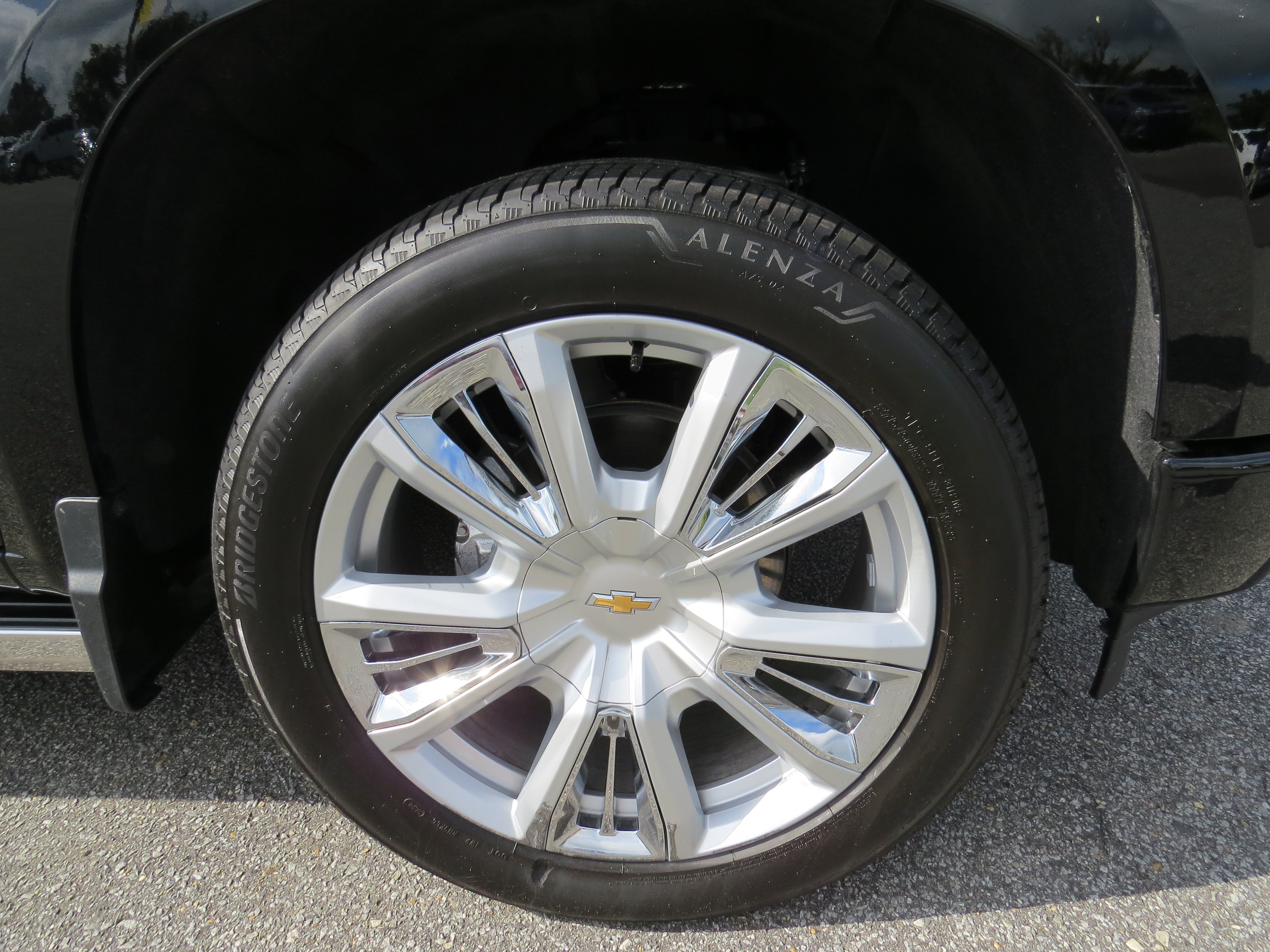 Used 2025 Chevrolet Silverado 1500 High Country w/ High Country Premium Package AWD/4WD image 10