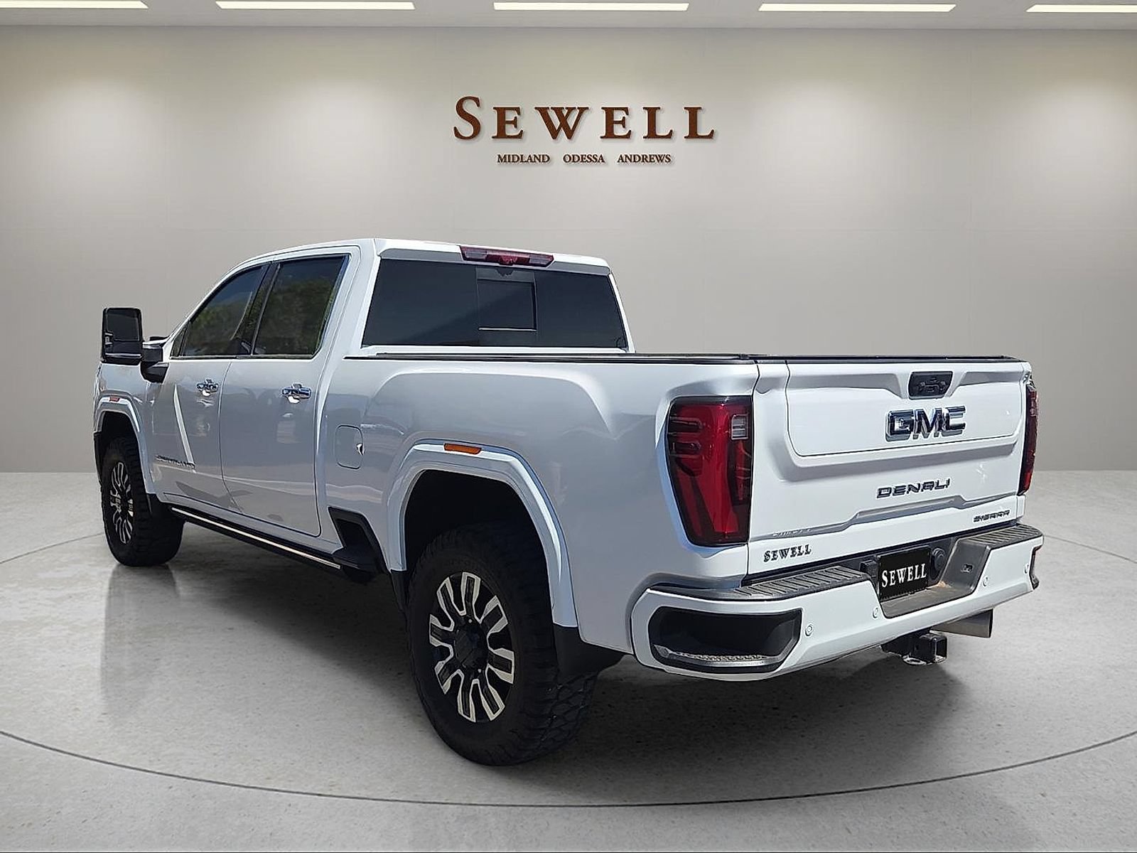 Used 2024 GMC Sierra 2500 Denali Ultimate AWD/4WD image 3