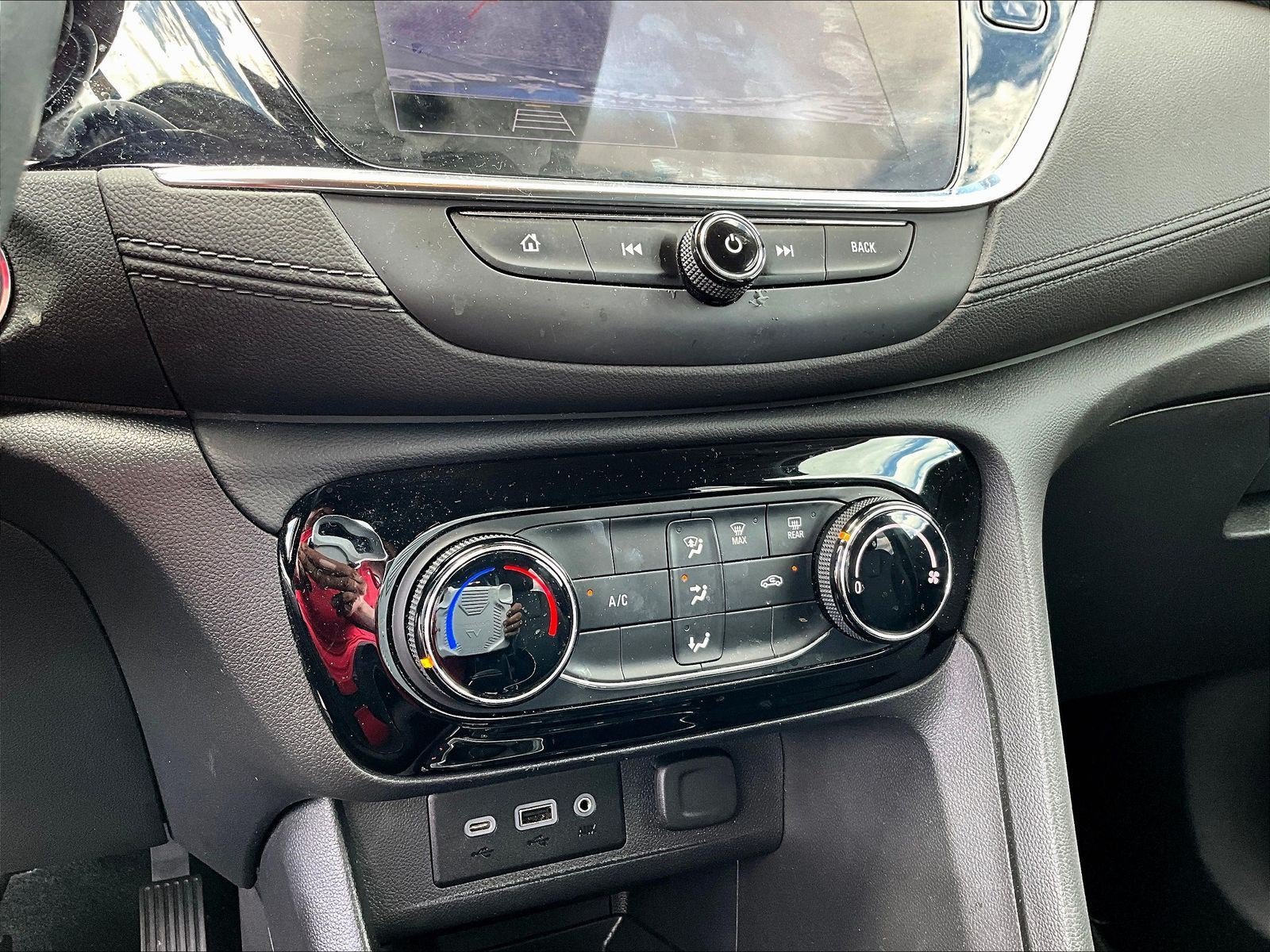 Used 2022 Buick Encore GX Preferred w/ Sport Touring Package FWD image 14