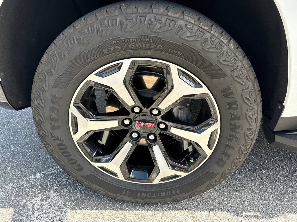 Used 2025 GMC Yukon AT4 AWD/4WD image 11