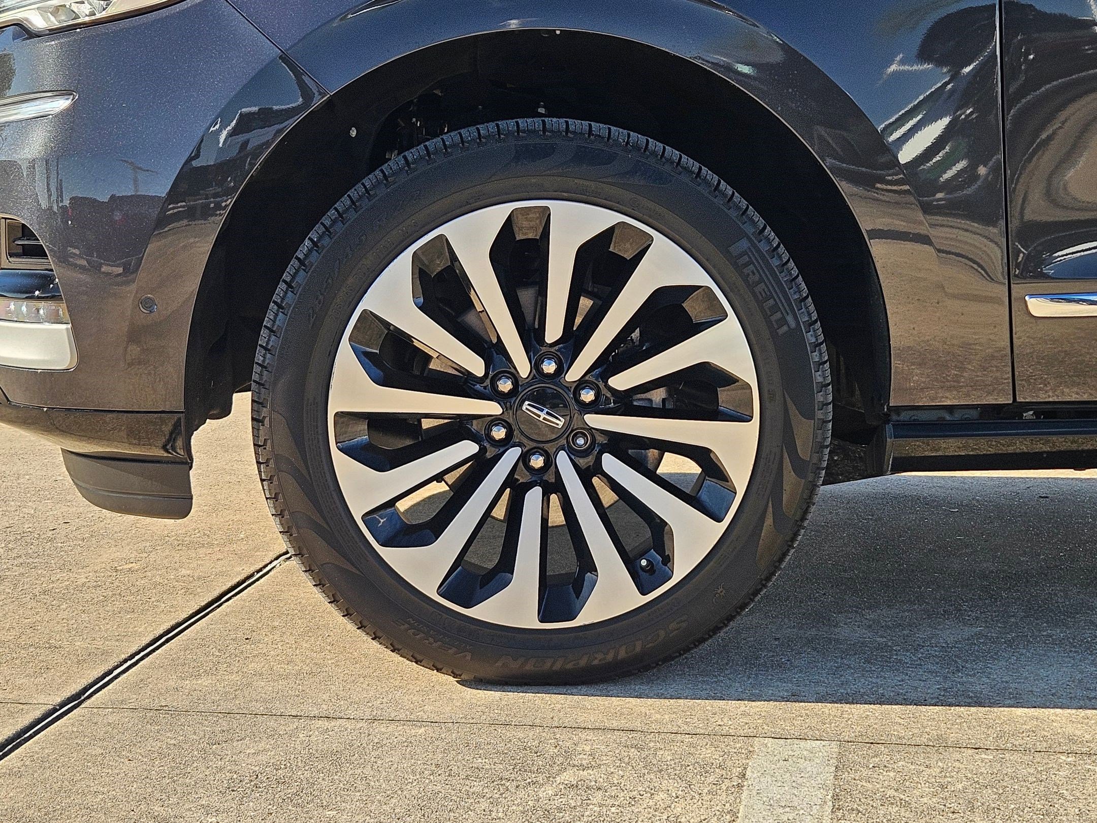 Used 2024 Lincoln Navigator L Reserve image 11