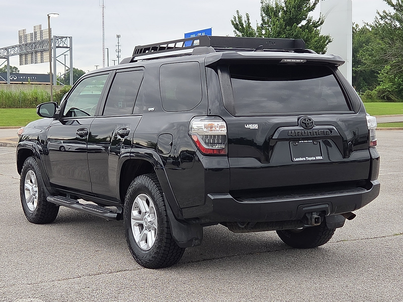 Used 2019 Toyota 4Runner SR5 AWD/4WD image 4