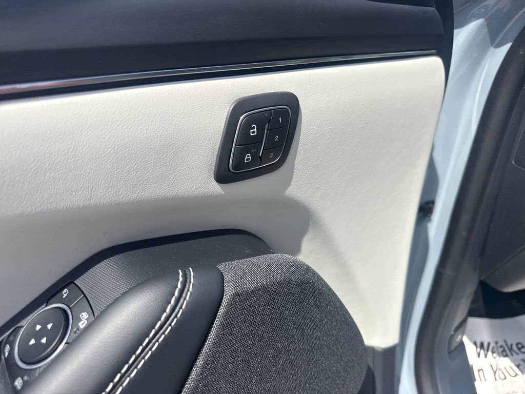 Used 2025 Ford Mustang Mach-E Premium image 28