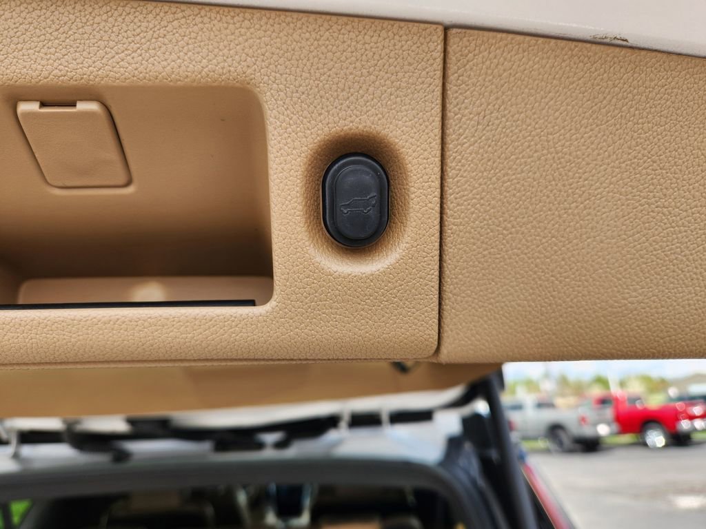 Used 2019 Cadillac Escalade ESV Platinum image 16