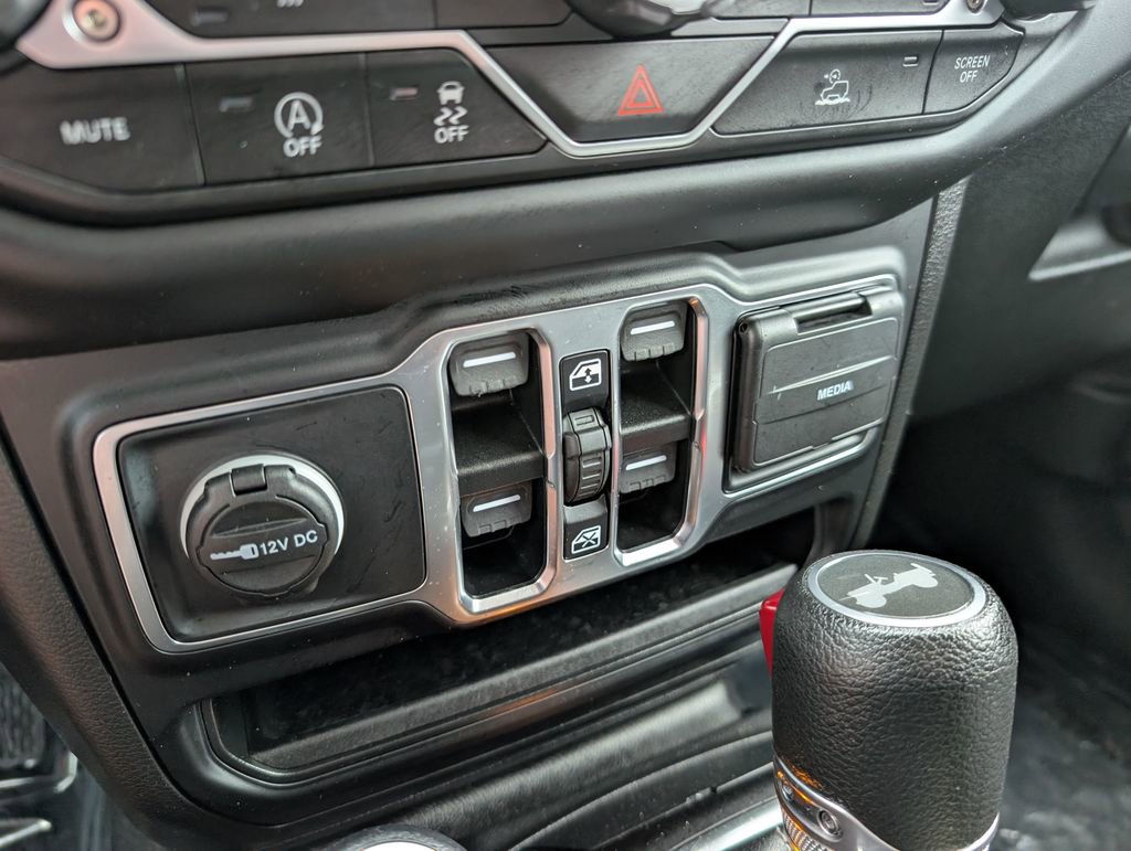 Used 2023 Jeep Wrangler Sahara image 29