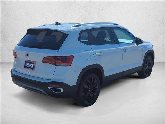 Used 2023 Volkswagen Taos SE w/ Panoramic Sunroof Package FWD image 7