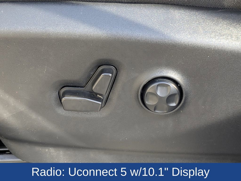 Used 2022 Chrysler Pacifica Touring-L image 15