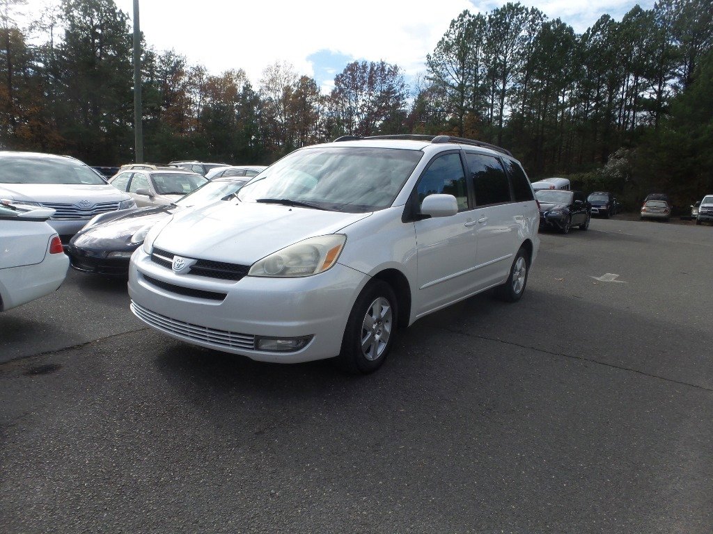 Used 2005 Toyota Sienna XLE FWD image 2