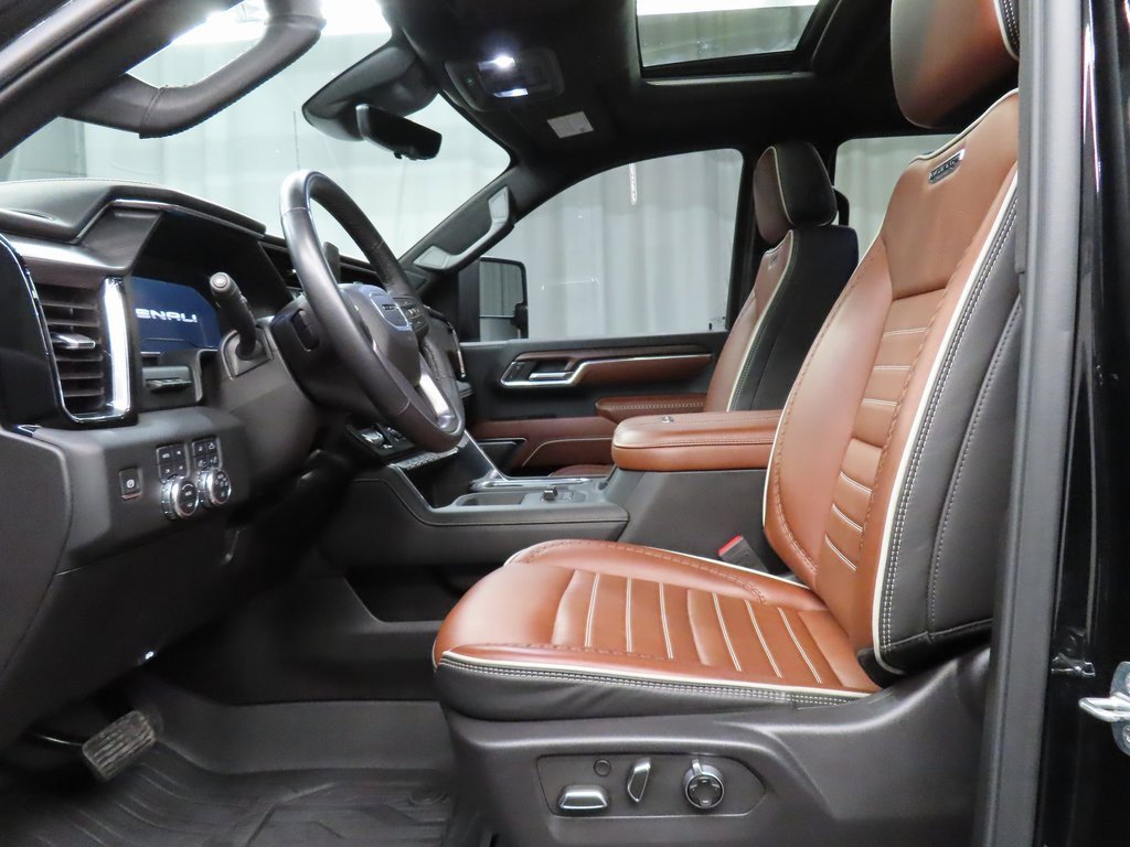 Used 2024 GMC Sierra 3500 Denali Ultimate image 9