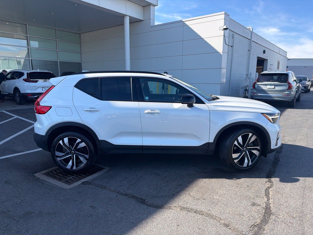 Used 2023 Volvo XC40 B5 Ultimate w/ Protection Package Premier AWD/4WD image 3