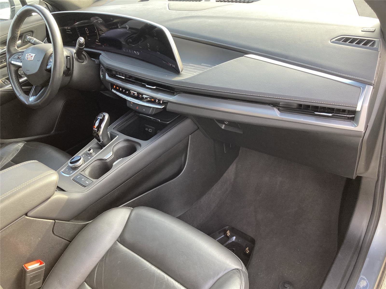 Used 2024 Cadillac XT4 Premium Luxury image 29