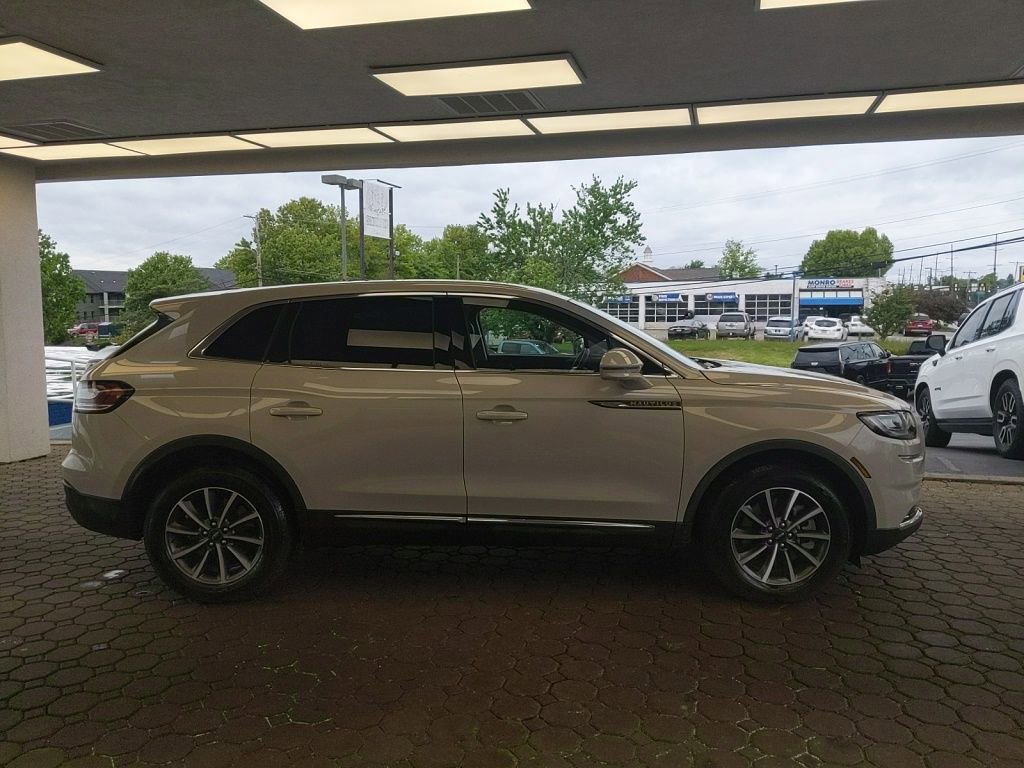 Used 2022 Lincoln Nautilus AWD image 5