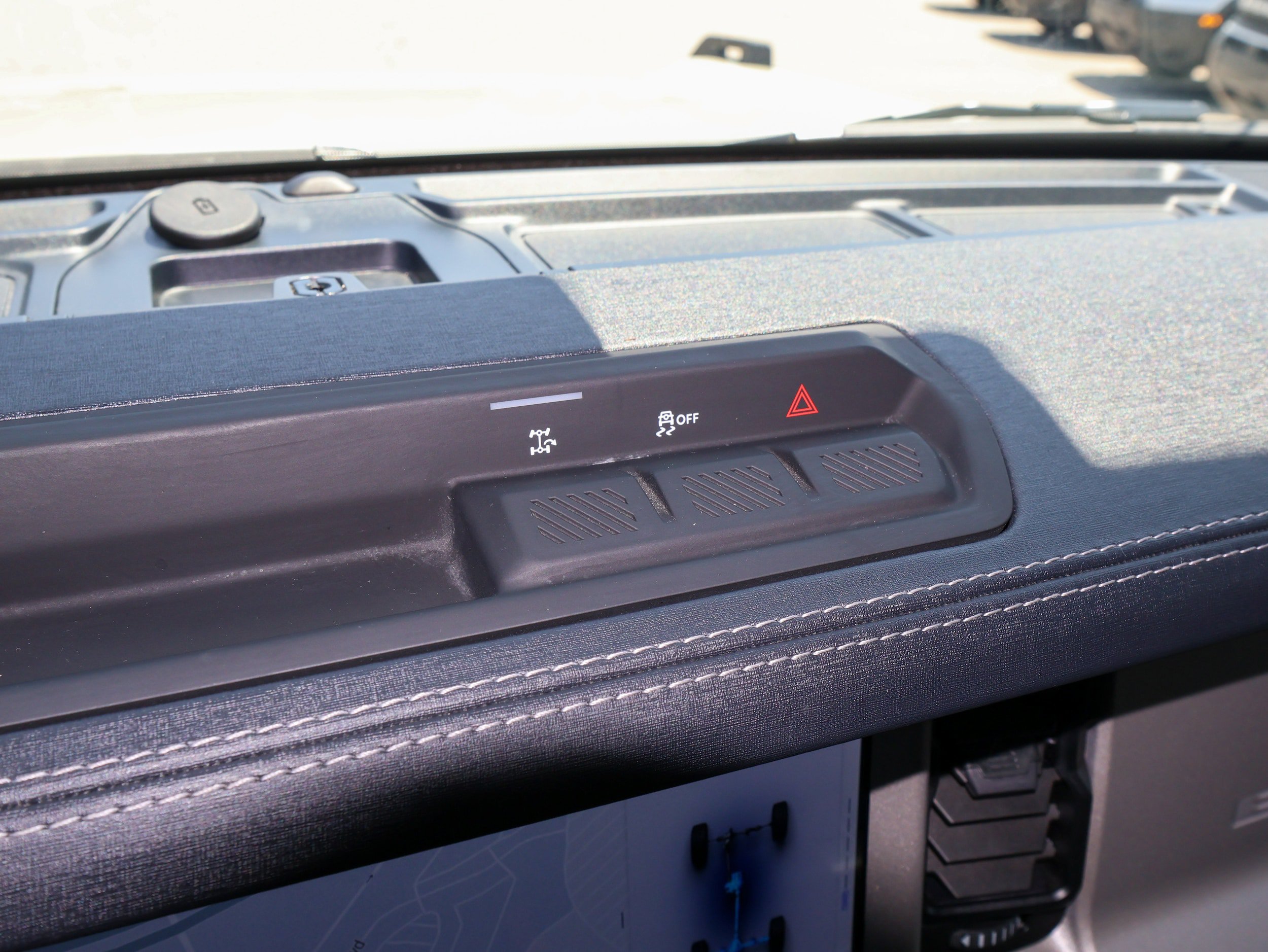 Used 2025 Ford Bronco Outer Banks AWD/4WD image 21