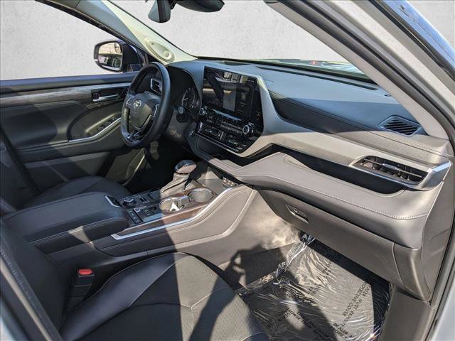 Used 2022 Toyota Highlander Platinum AWD/4WD image 22