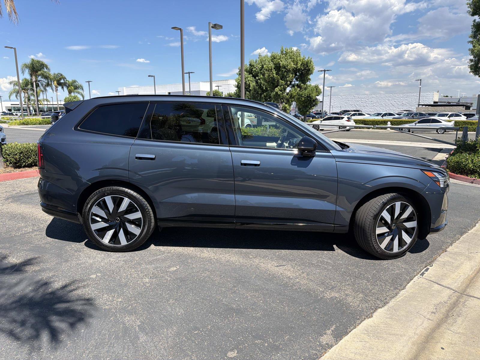 Certified 2025 Volvo EX90 Plus AWD/4WD image 4