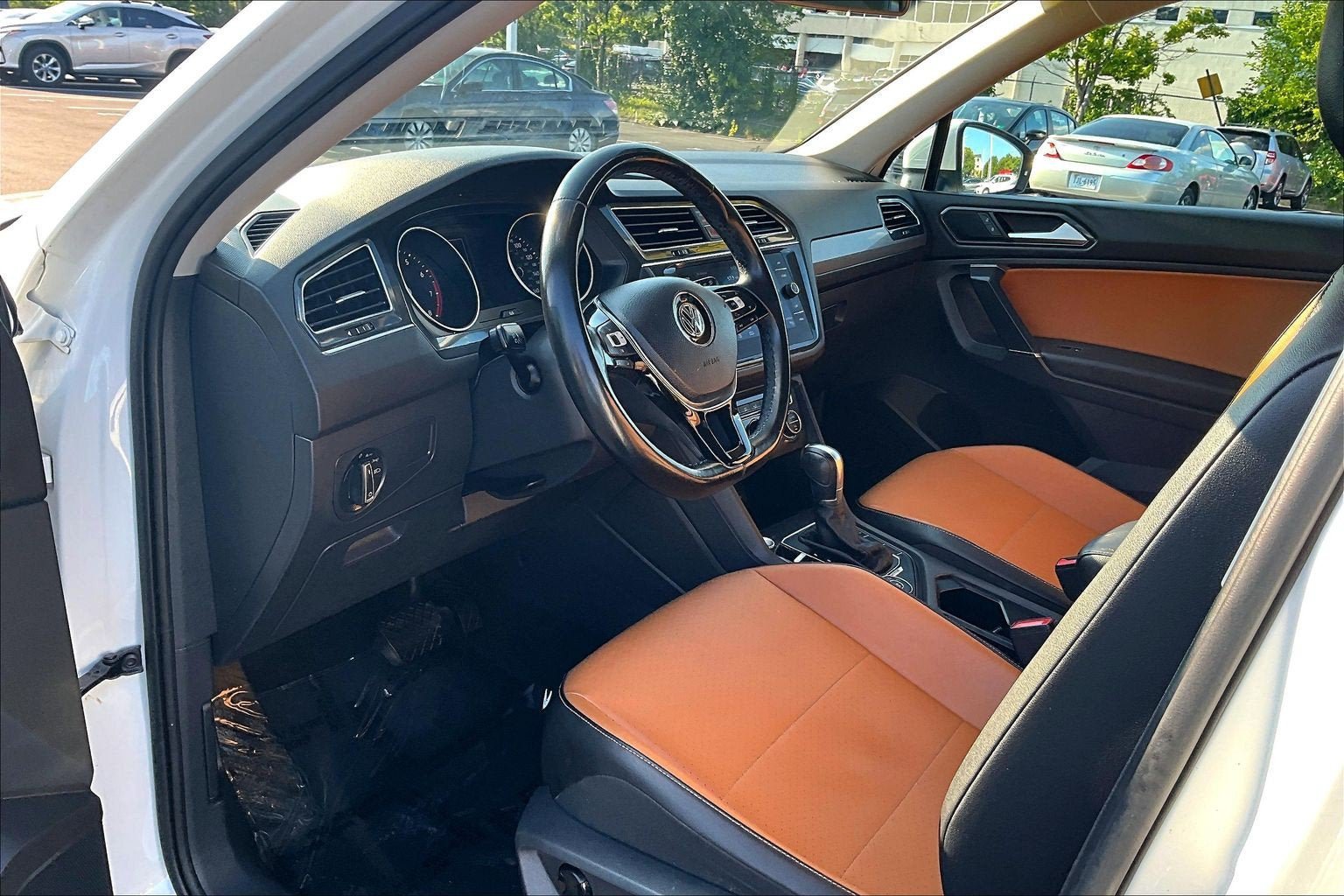 Used 2018 Volkswagen Tiguan SE w/ 3rd Row Seat Package AWD/4WD image 13