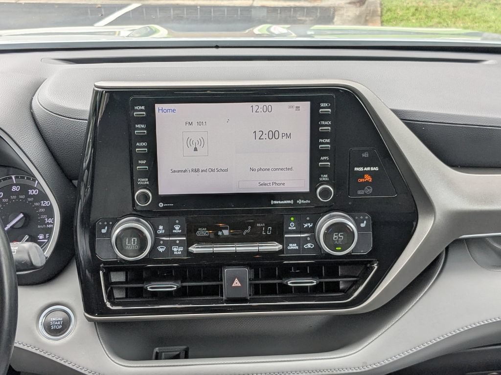 Used 2021 Toyota Highlander XLE AWD/4WD image 18
