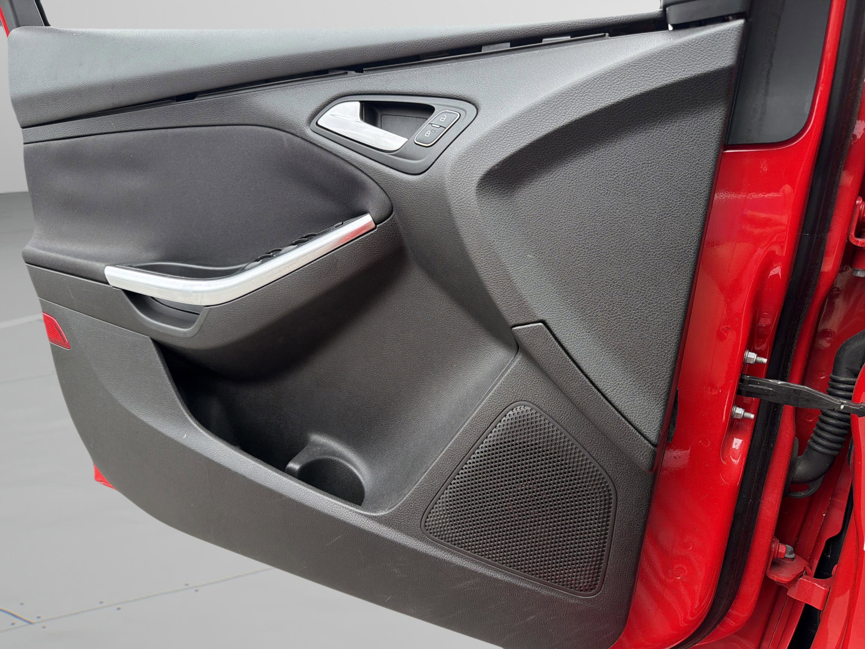 Used 2016 Ford Focus ST FWD image 17