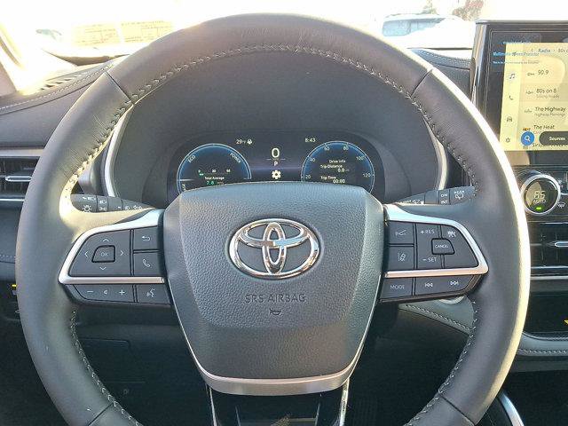 Certified 2026 Toyota Highlander Limited AWD/4WD image 17
