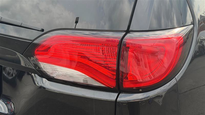 Used 2018 Chrysler Pacifica Touring-L FWD image 14