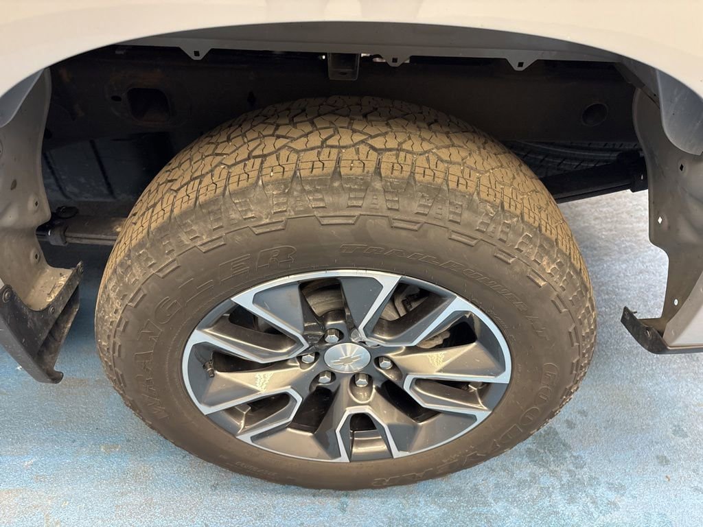 Certified 2024 Chevrolet Silverado 1500 LT AWD/4WD image 16