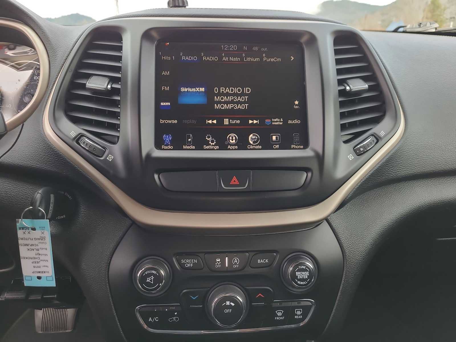 Used 2016 Jeep Cherokee Latitude image 24