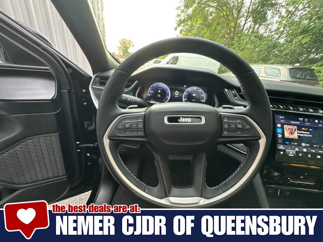 Used 2023 Jeep Grand Cherokee L Laredo AWD/4WD image 14