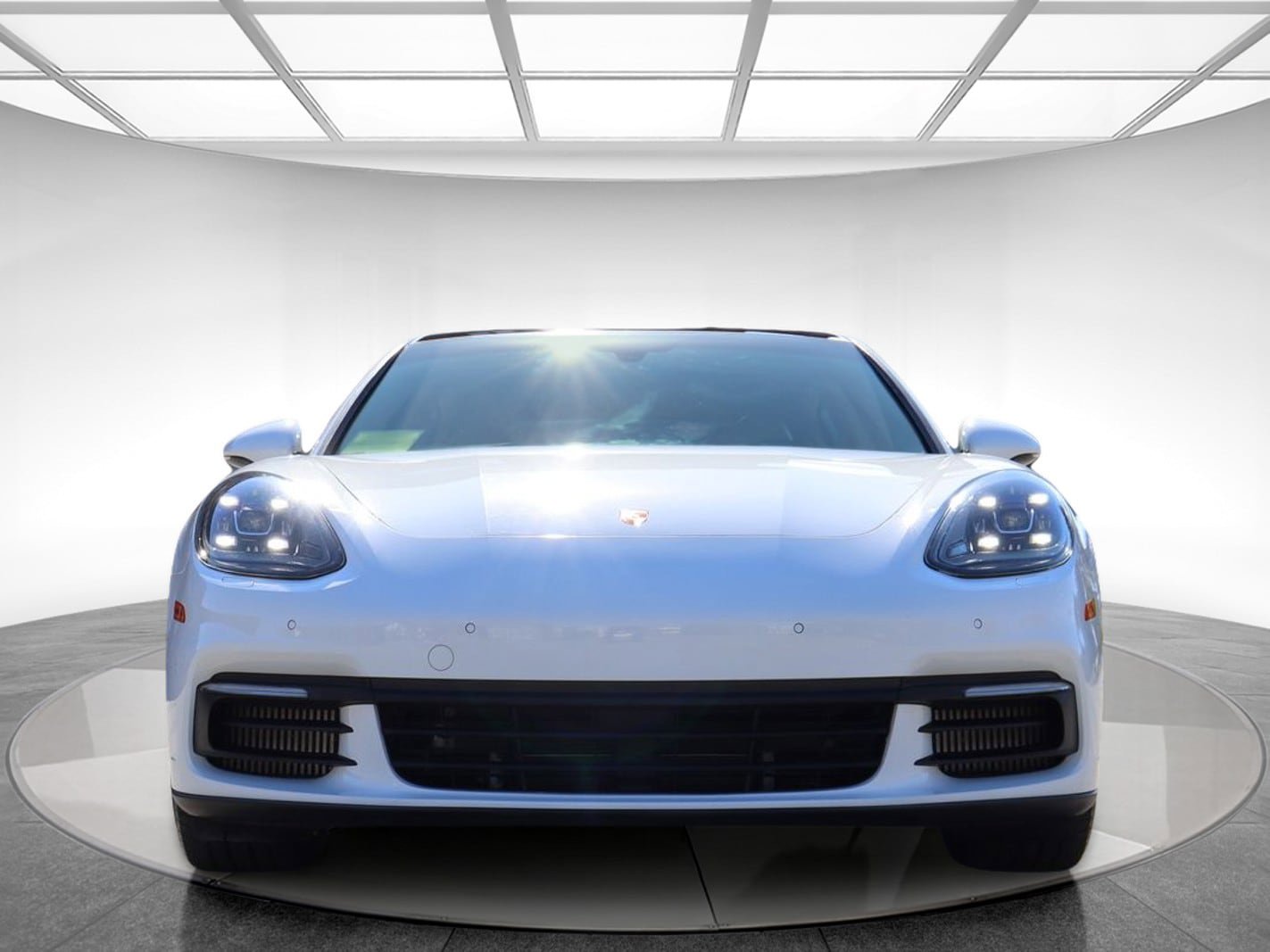 Used 2018 Porsche Panamera 4 w/ Premium Package Plus AWD/4WD image 2