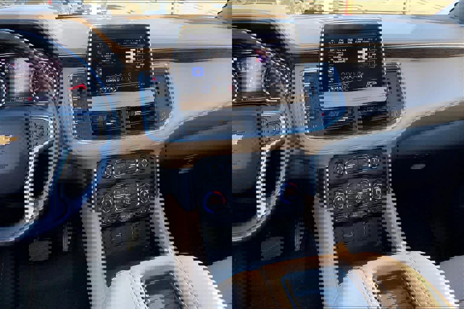 Used 2021 Chevrolet Suburban Premier w/ Premium Package image 7