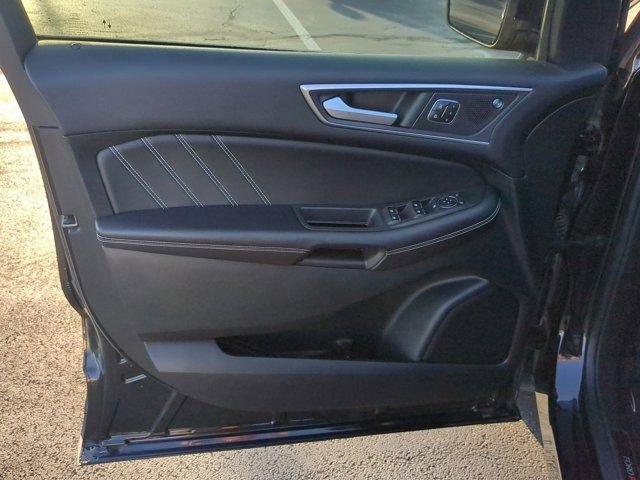 Used 2022 Ford Edge ST image 14