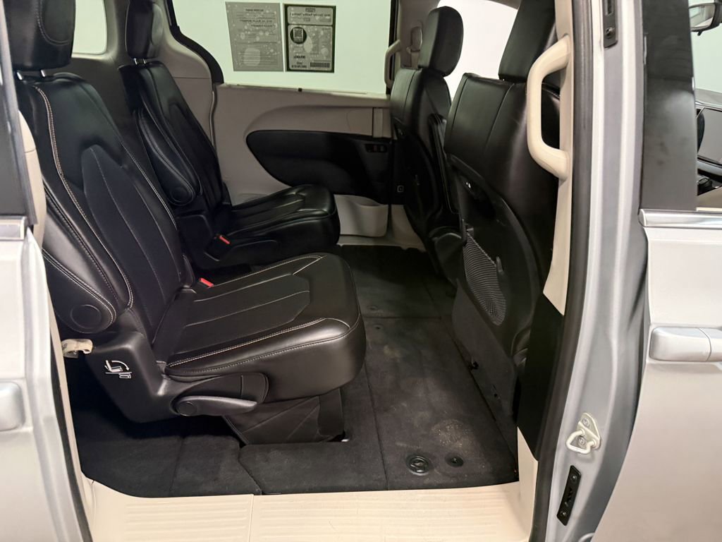 Used 2024 Chrysler Pacifica Touring-L image 67