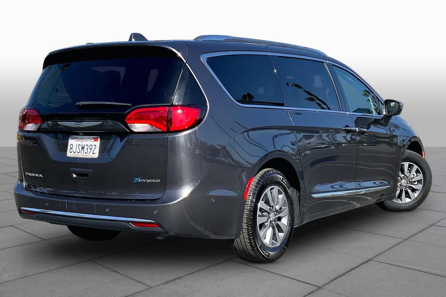 Used 2019 Chrysler Pacifica Limited w/ Advanced Safetytec Group FWD image 12