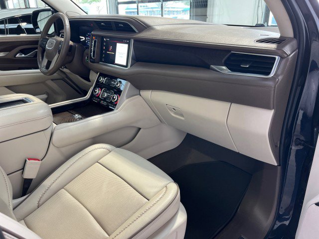 Used 2022 GMC Yukon Denali w/ Denali Premium Package image 11