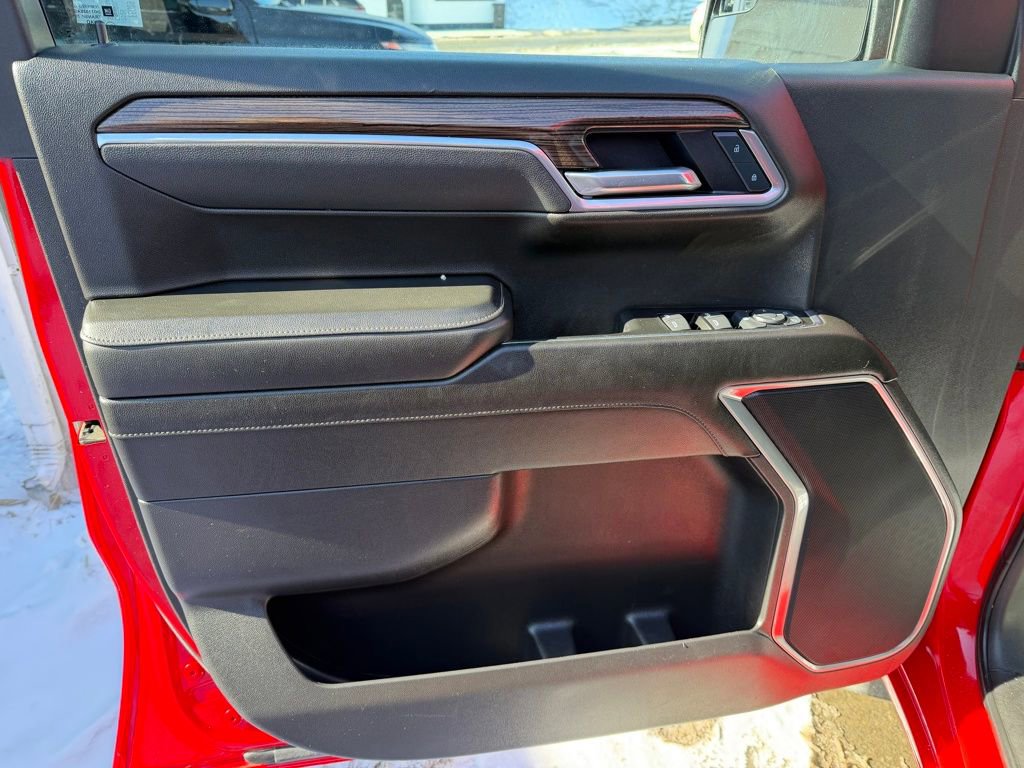 Used 2025 Chevrolet Silverado 1500 LT image 14