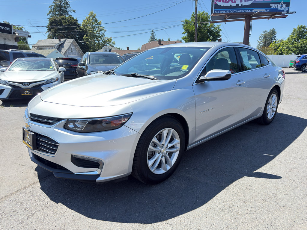 Used 2018 Chevrolet Malibu LT FWD image 2