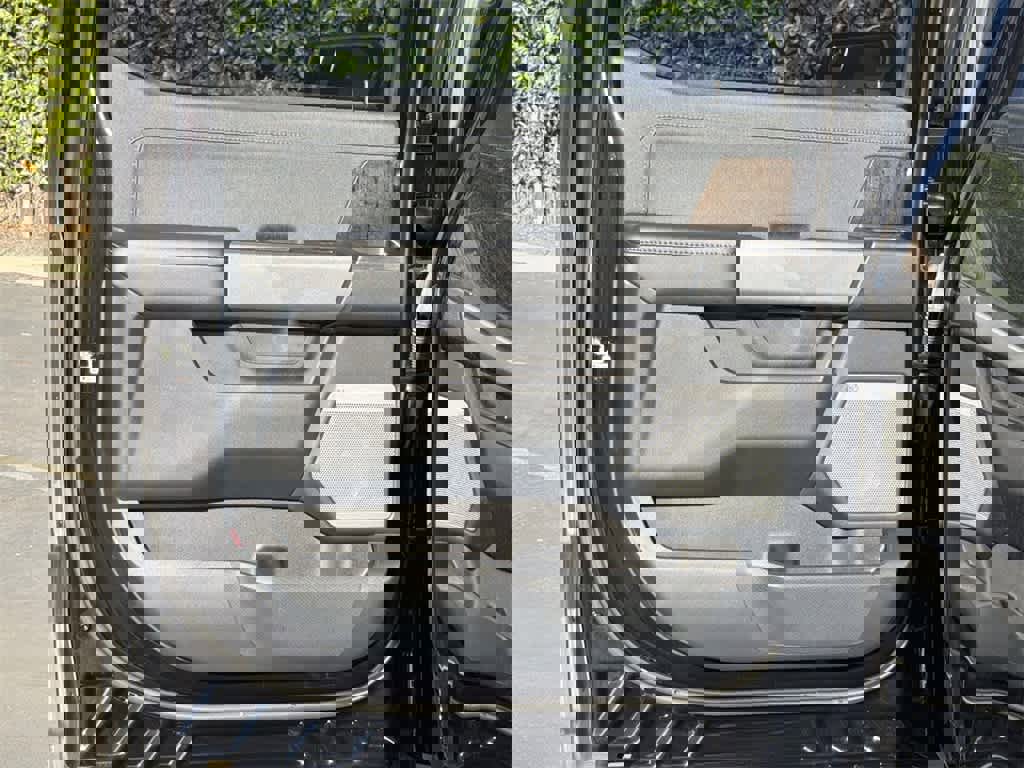 Used 2022 Ford F150 Lightning Lariat image 27